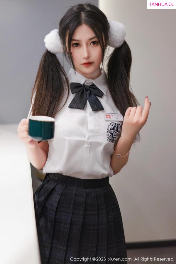 laura阿姣  [XiuRen]高清写真图 2023.03.10 No.6397 laura阿姣 短裙美臀第2张图片
